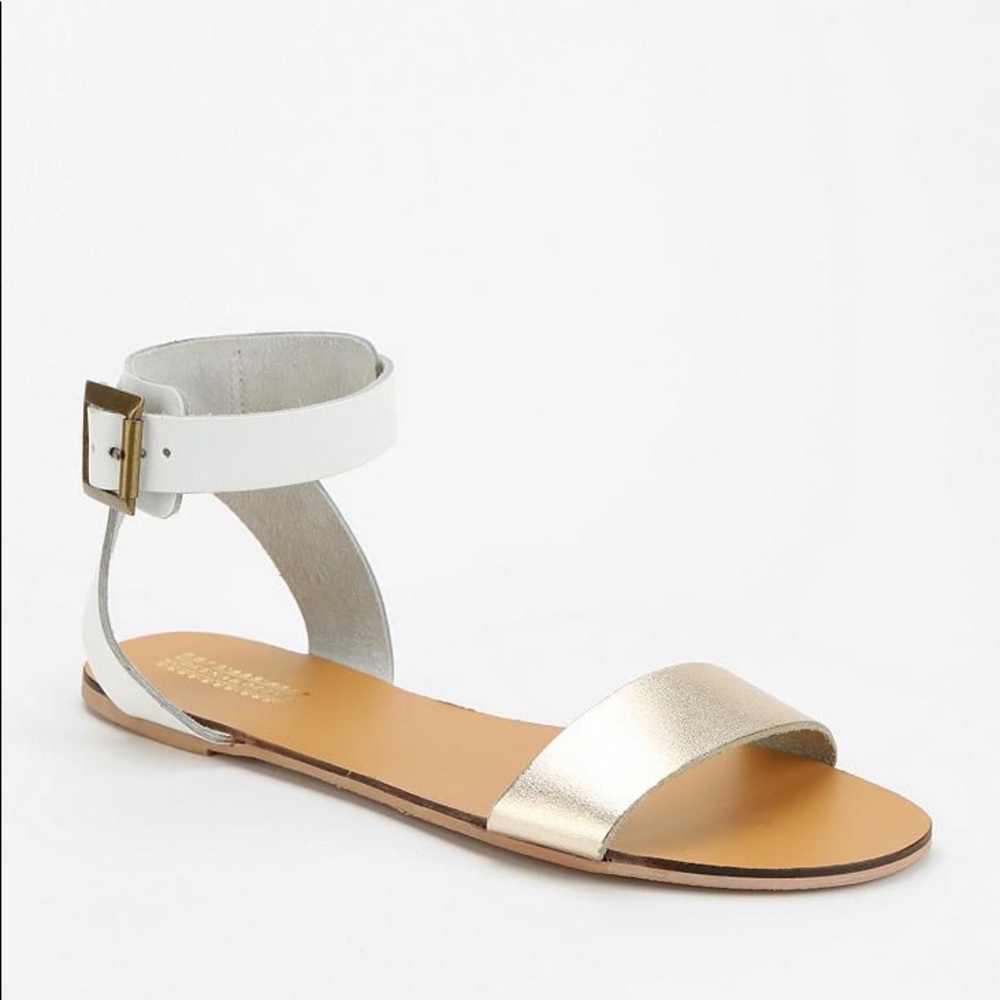 𝙐𝙧𝙗𝙖𝙣 𝙊𝙪𝙩𝙛𝙞𝙩𝙩𝙚𝙧𝙨 | Ankle Strap Sandals